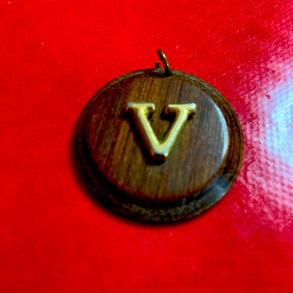 Vintage “V” pendant